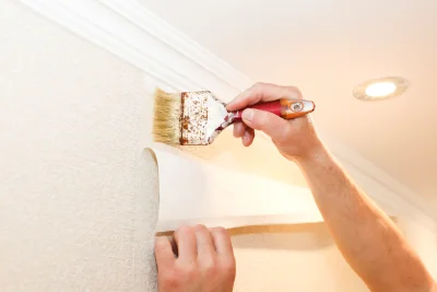 Pose de papier peint à Roz-Landrieux — revêtements muraux et toiles de verre